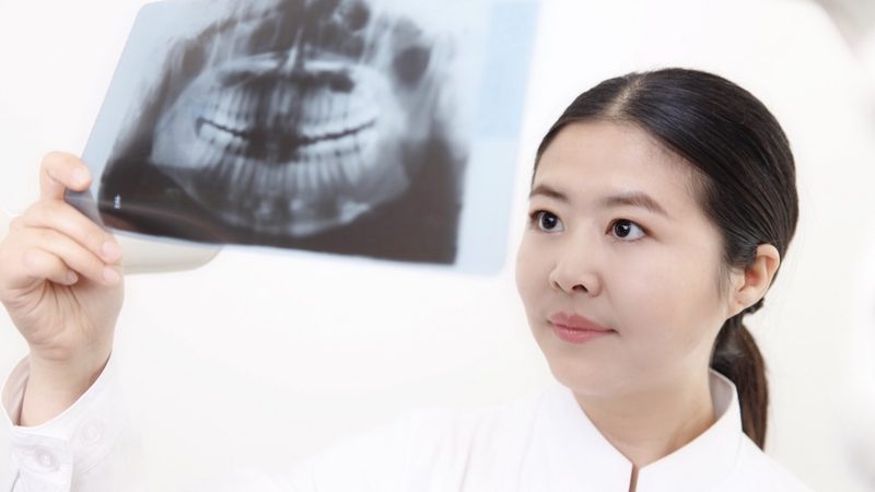 洗牙后牙齿敏感，如何应对？**